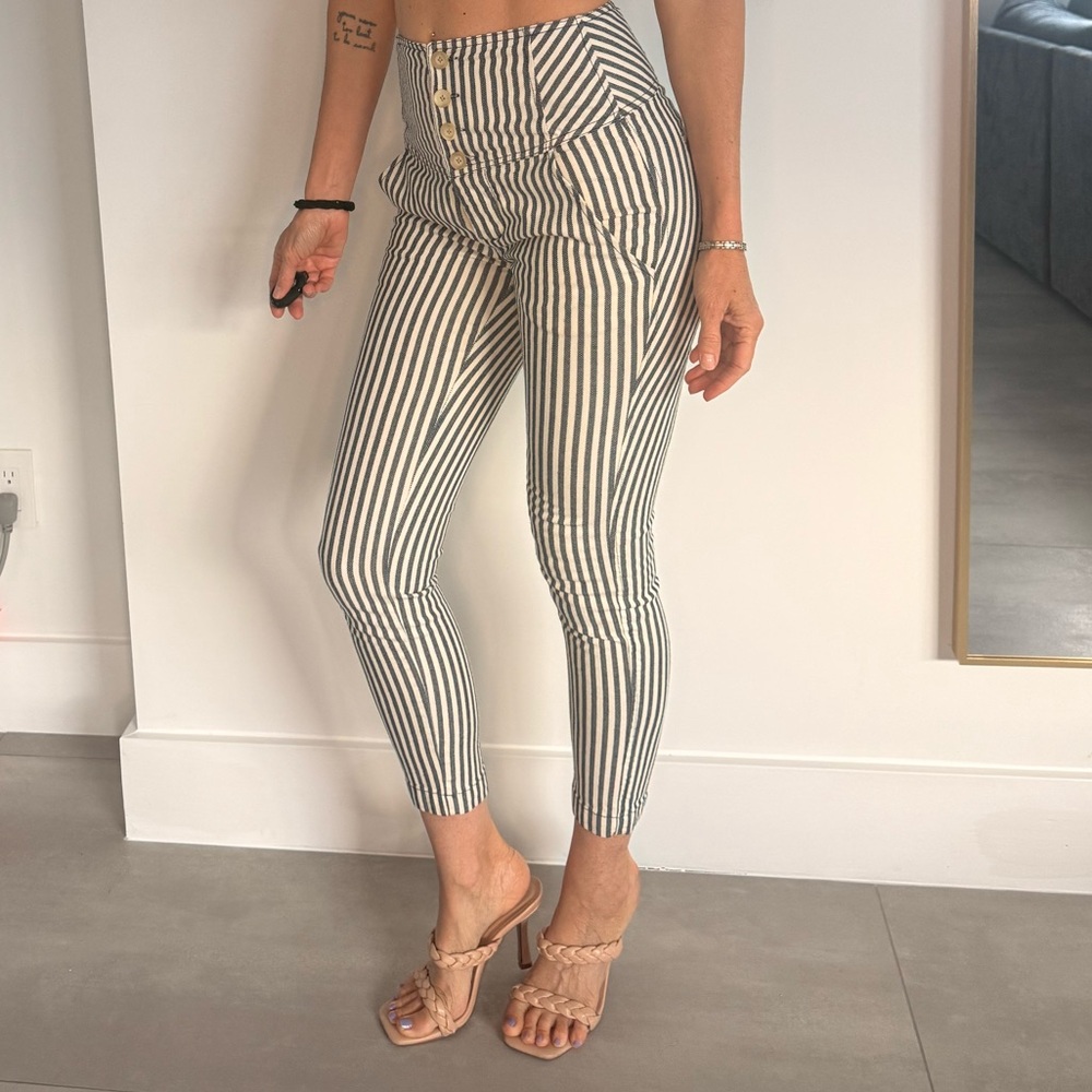 Free People high waist Striped capri pants 💙🤍💙
